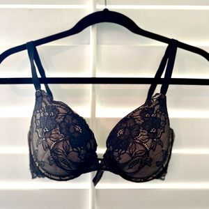 Maidenform 34D Sexy Lace Bra